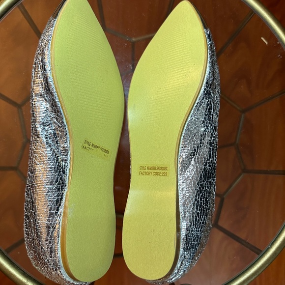 SILVER CAPPED TOE BALLET FLATS - Picture 6 of 6